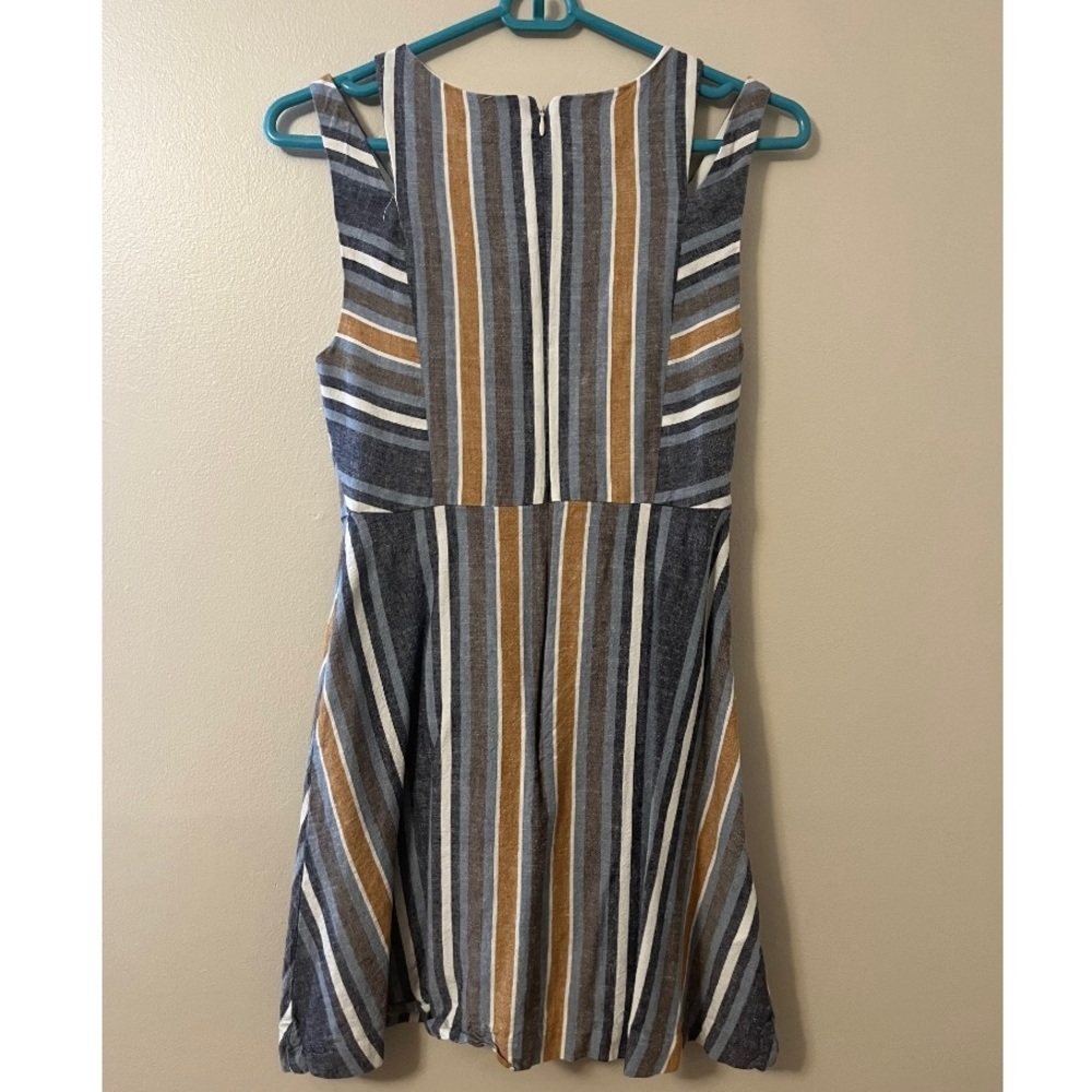 Patterned Dress - Picture 2 of 2